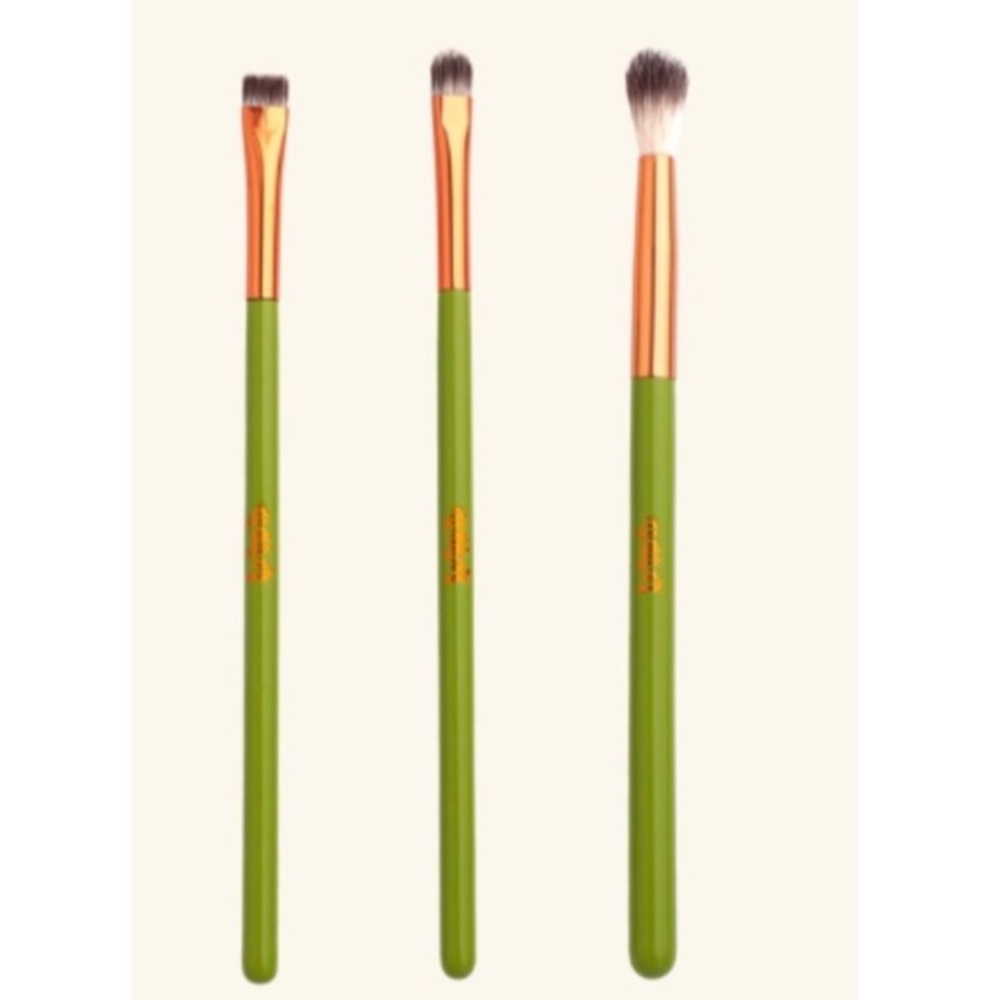 alamar UNUSED makeup brushes (trio)